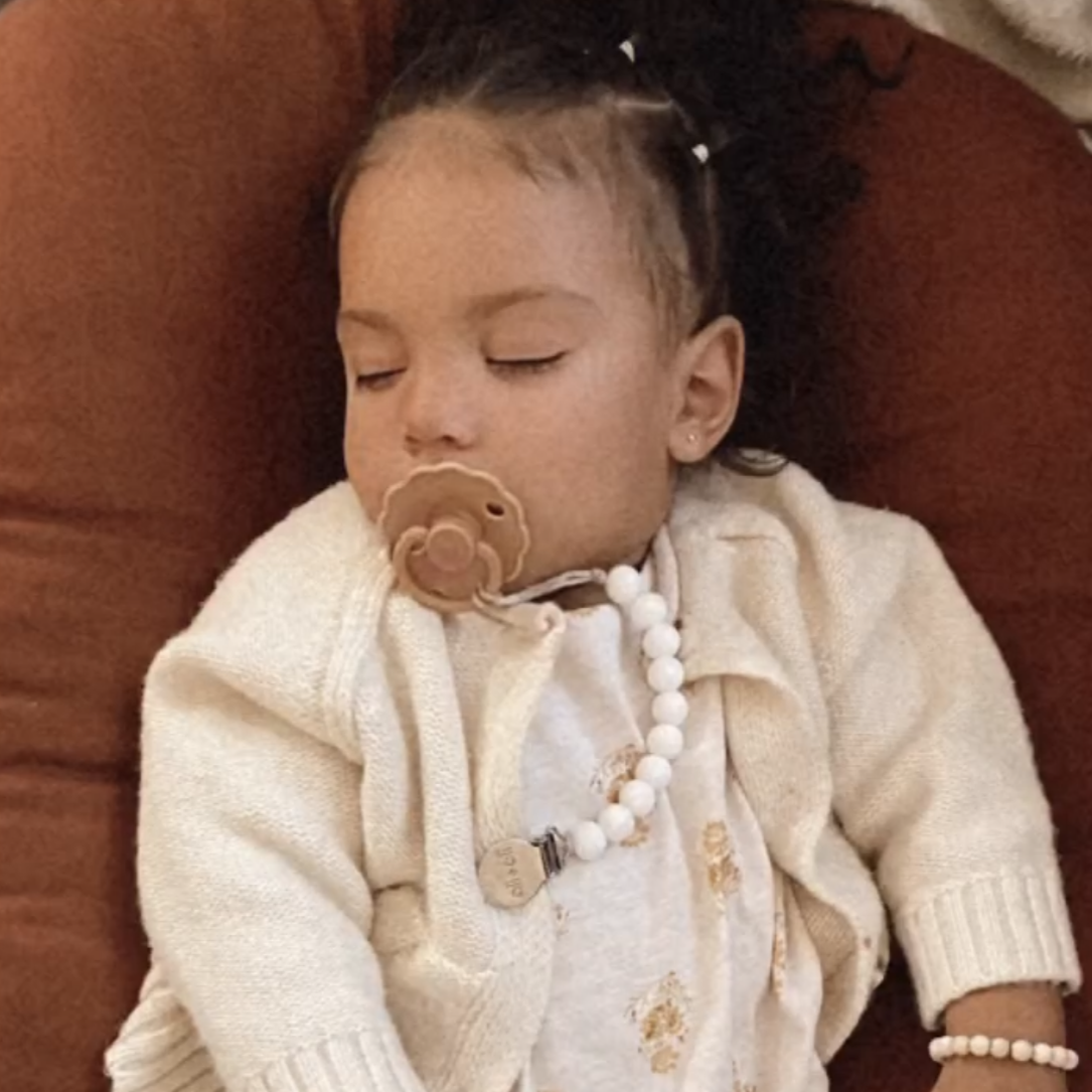 Ali+Oli Silicone Pacifier Clip | White